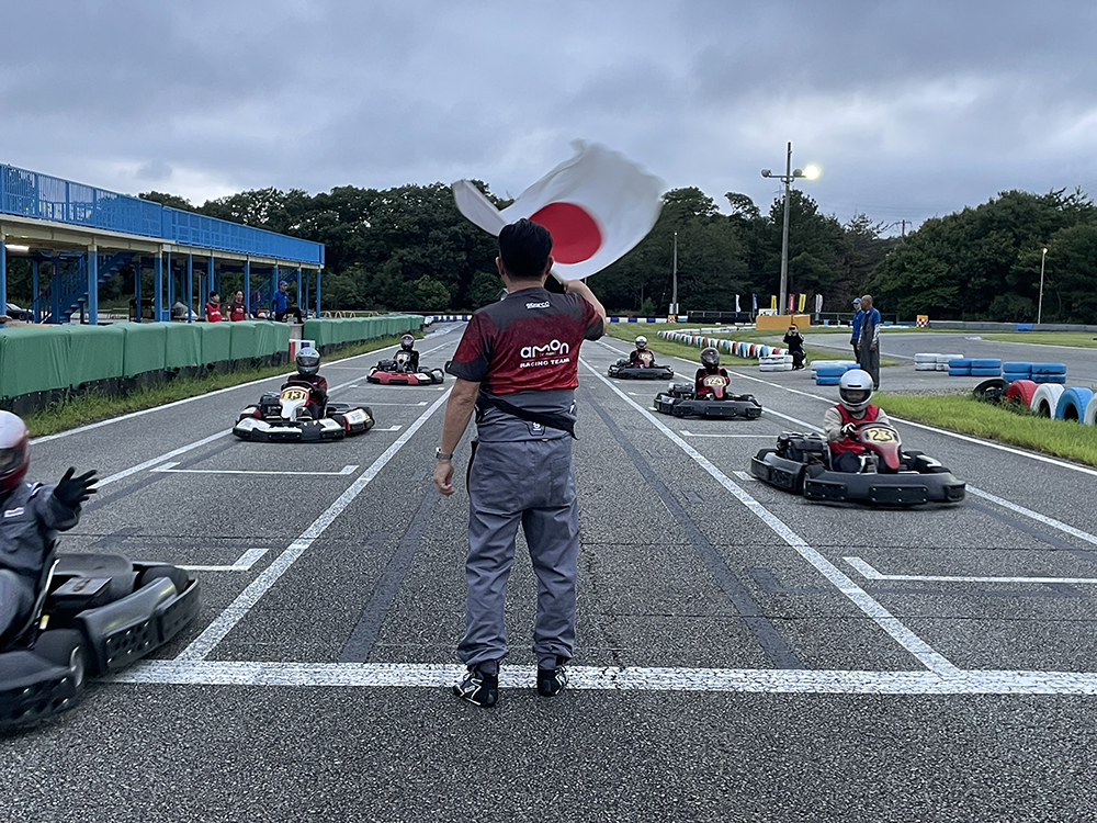 チェッカー―フラッグ
