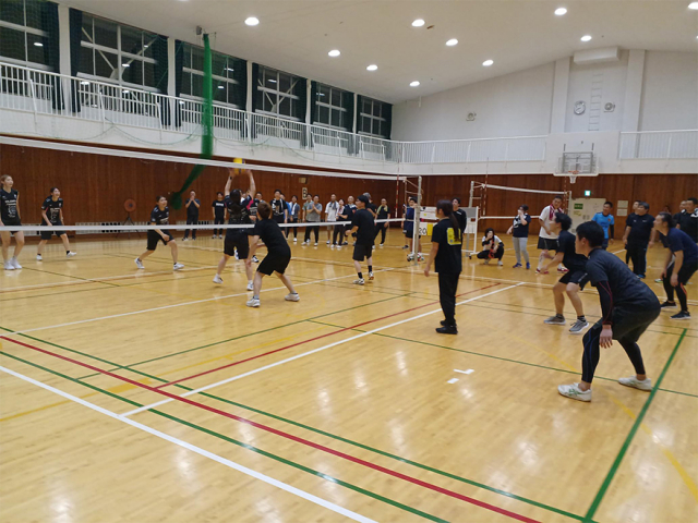 大盛り上がり!エーモンバレーボール大会!